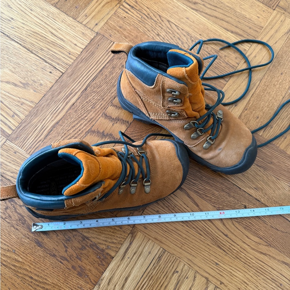 Keen Tan and Black Athletic Shoes - Picture 7 of 7